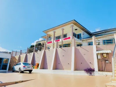Luxurious Ten-Bedroom Lodge Apartment Các khách sạn ở Sekondi-Takoradi