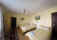 Guesthouse Alakol Hotel di Karakol