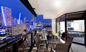 Circle on Cavill - Self Contained & Privately Managed Apartments - Wow Stay