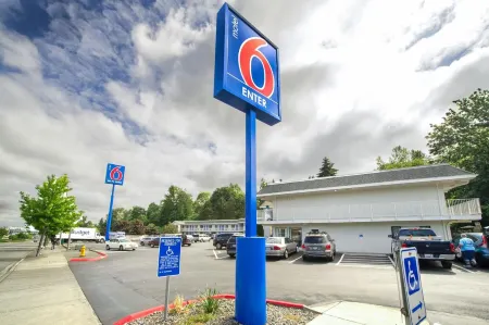 Motel 6 Seattle, WA - Airport Отели рядом со станцией Link Light Rail - Tukwila Station