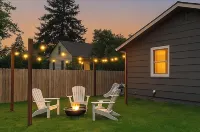 Spacious & Updated 4-bedroom home w/BBQ, fire pit & AC in the Heart of Missoula!