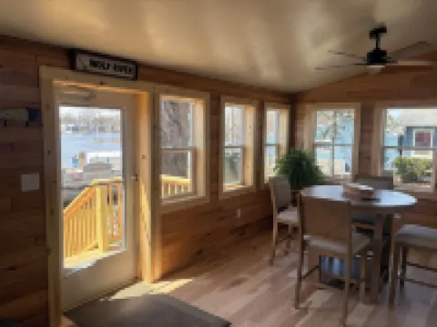 Charming 3-bedroom house with beautiful views of the Wolf River!