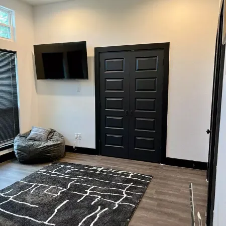 Modern Farmhouse 3-bedroom home, Luxury Master