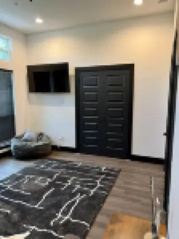 Modern Farmhouse 3-bedroom home, Luxury Master