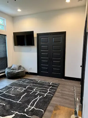 Modern Farmhouse 3-bedroom home, Luxury Master