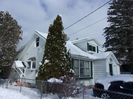 Family and Friends 4 Bedroom Newer Vacation Home