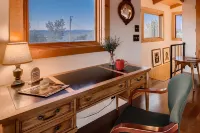 Stunning Sunset Views and Scenic Hiking Trails - Serene Desert Oasis