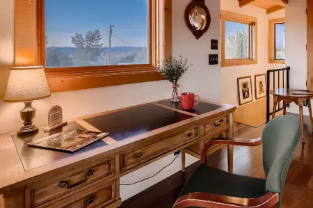 Stunning Sunset Views and Scenic Hiking Trails - Serene Desert Oasis