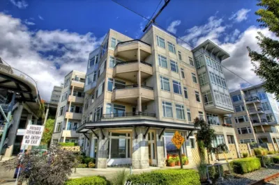 Waterfront Views and Spacious Patio - Elegant Seattle Getaway Hotels in Pike Market District