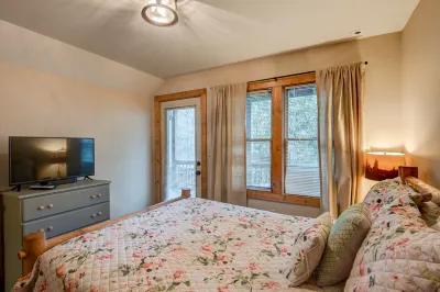 Appalachian Retreat Between Boone  Blowing Rock Hot Tub WiFi
