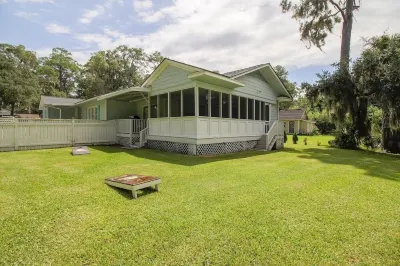100" Projector,  Marsh Views, Full Coffee Bar, Pool/Ping Pong Game Room Hotels near Staples