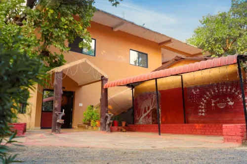 Village Camp Pench National Park Hotels in Kohka