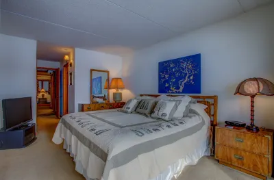 Breathtaking Lake Views and Cozy Comfort - Charming Mountain Escape Hotels near REI