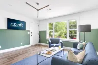 Chef's Kitchen and Access to Exclusive Club Amenities - Stylish Oasis