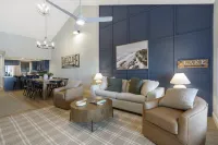 Stunning Views and Resort Amenities - Charming Lakeside Retreat