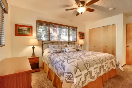 Fireplace, Wrap-Around Deck, and Ping Pong Table - Charming Retreat