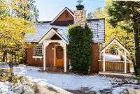 Kitchenette and Workspace Surrounded by Nature - Charming Hideaway Hotels in Crestline