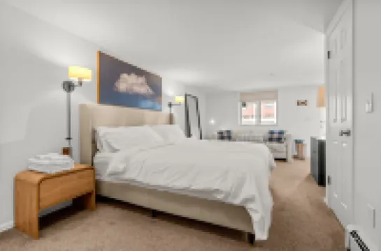 Steps from Pearl Street and Attractions - Charming Cozy Retreat