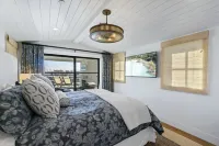 Ocean View Balcony and Rooftop BBQ - Stunning Coastal Retreat