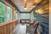 Coosawattee Cabin - pool, gym & tennis - fireplace, fire pit & central AC 艾利嘉住宿飯店