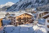 Hotel Appartement Roggal Hotels in Lech