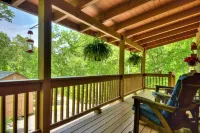 Golden Fire Pit Haven - Hot Tub, WiFi, Retreat Hotels in Gilmer County
