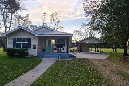 Stewart House with Hot Tub and 3 bedroom