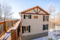 Mountain Views and Spacious Entertaining Areas - Charming Retreat