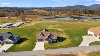 Hot Tub and Gas Fire Pit - Stunning Mountain Getaway