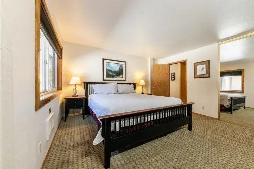 Partial Lake View and on-Site Sauna - Spacious Retreat Hotels in Truckee