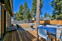 Luxurious Hot Tub and Fenced Backyard Oasis - Stunning Retreat