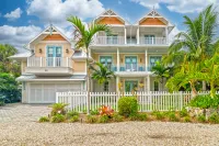 Stunning Canal Front with Private Pool and Rooftop Views - Luxurious Haven