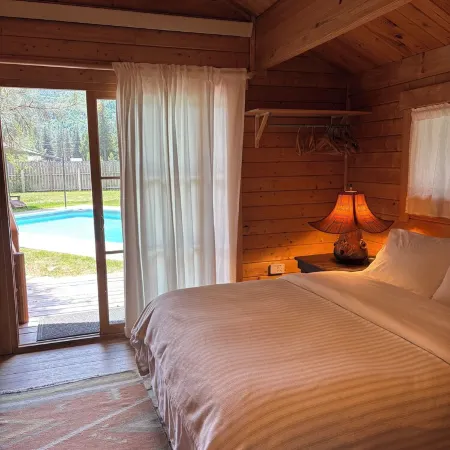 Heated Pool, Hot Tub, Fenced Acre for Dogs, Views, EV Charger