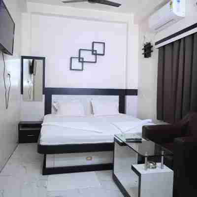 Hotel First Crown Rooms