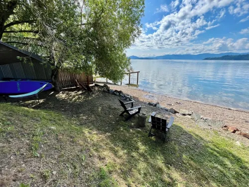 Lake Getaway in Sandpoint with Hot Tub