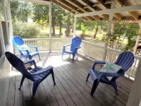 Bay Cottage Retreat on the Canal Hotels in Bellview