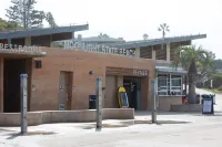 Private Outdoor Shower and Eco-Friendly Living - Charming Beach Retreat Hotel in zona Weidner's Gardens