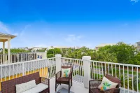 Gulf View Deck and Private Courtyard - Charming Coastal Haven