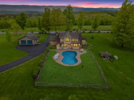 Heated Pool and Mountain Views - Stunning Musical Oasis Escape
