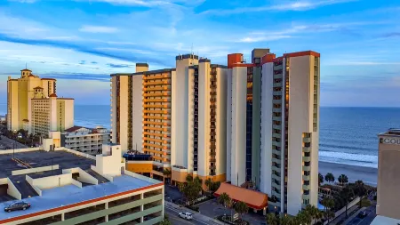 Stunning Ocean Views and Cozy Living Space - Exquisite Coastal Retreat Отели рядом с достопримечательностью «Myrtle Beach Convention Center»
