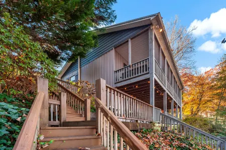 Charming Lakefront Retreat with Easy Access and Scenic Views - Cozy Getaway Отели в г. Резерфорд