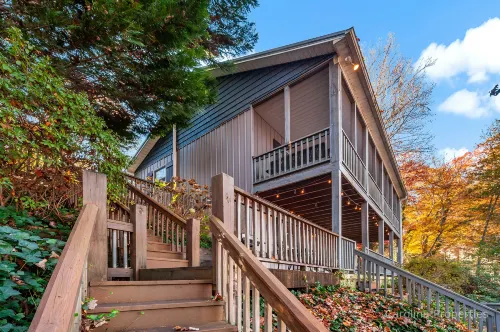 Charming Lakefront Retreat with Easy Access and Scenic Views - Cozy Getaway Hotels in Lake Lure