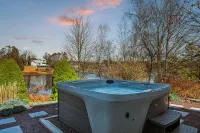 Hot Tub and Game Room with Lake Views - Stunning Modern Retreat
