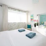 Sunny Modern Nr Beach Village w Parking