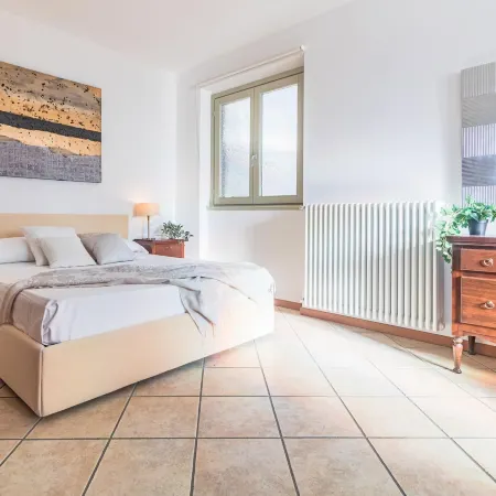 Sunny Varenna Apartment