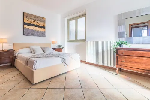 Sunny Varenna Apartment