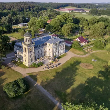 Schloss Kaarz Mit Park