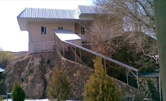 Khosrov Hotel - Housity