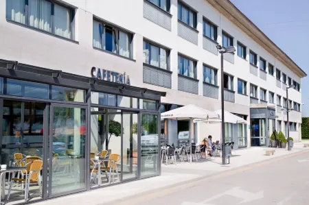 Hq la Galeria Отели рядом с достопримечательностью «Padi Thai Massage»