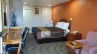 Corcoran Country Inn - motel